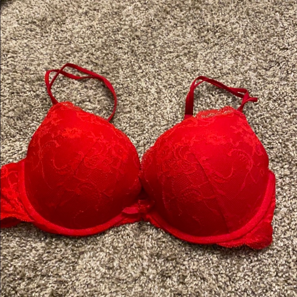 Red VS Bra